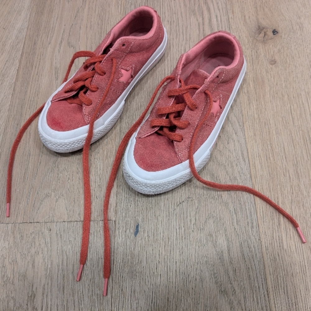 Converse Pink Suede Sneakers Size 13 Little Kids ♥️ Gender Neutral